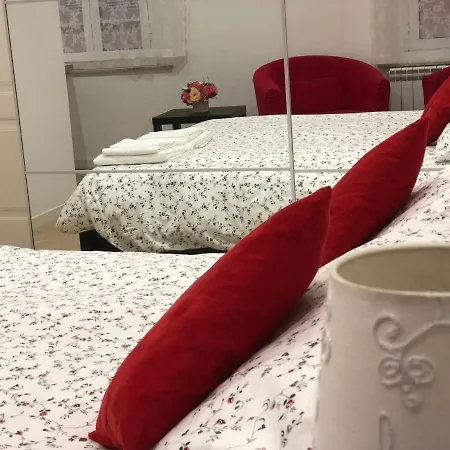 Temporary House Vicolo Colombina Апартаменты *