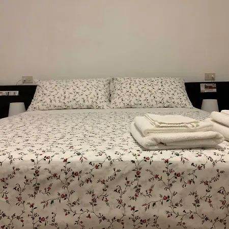 Temporary House Vicolo Colombina * ボローニャ