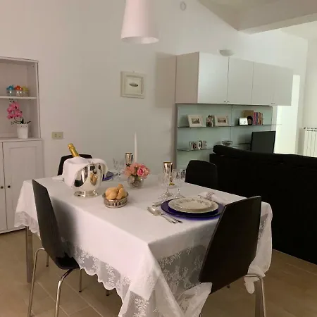 Temporary House Vicolo Colombina Bologne