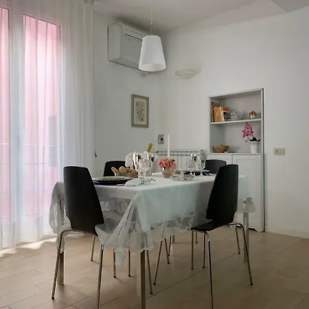 Lägenhet Temporary House Vicolo Colombina
